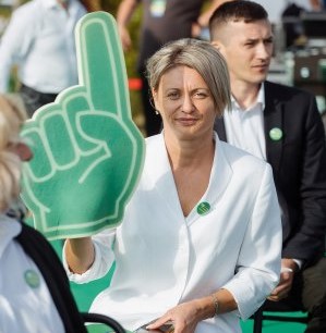 На Закарпатті депутатка від Слуг народу дискредитує партію Президента (відео)