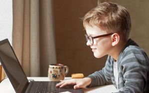 Дистанційне навчання школярів, що прибули з інших регіонів