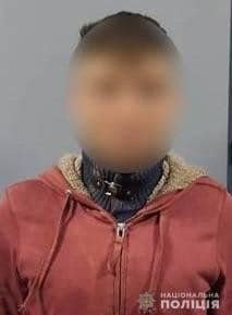 На Тячівщині двоє чоловіків, погрожуючи ножем, пограбували пенсіонерку