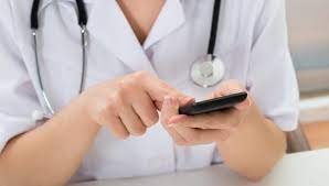 Медична допомога вимушеним переселенцям за кордоном