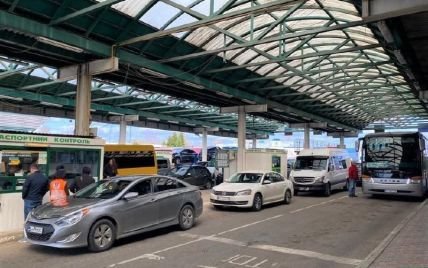 Черги перед пунктами пропуску із сусідніми державами