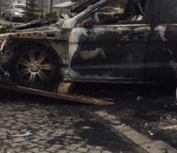 В Ужгороді горів Mercedes-Benz