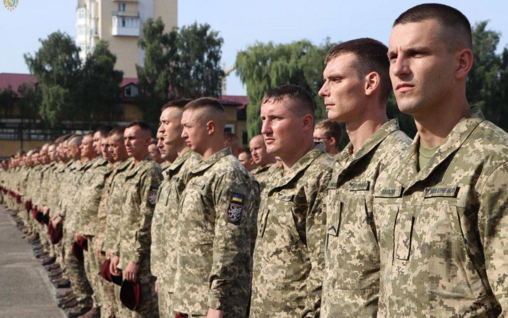 Розширення категорії чоловіків, яким можна виїжджати з України під час  воєнного стану » Новини Закарпаття