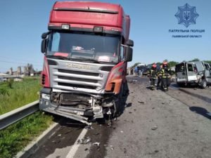 На трасі Київ-Чоп сталася масштабна ДТП, є загиблий і травмовані (ФОТО)