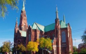 Секс-скандал у Польщі: священники влаштували оргію у храмі