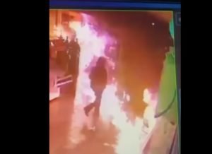 У селі чоловік підпалив групу дітей (ВІДЕО)