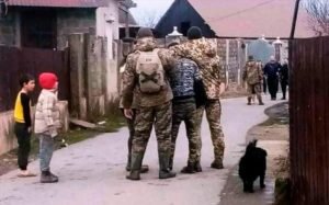 Фейк: в західних областях жінкам за гроші пропонують «здавати» чоловіків працівникам ТЦК