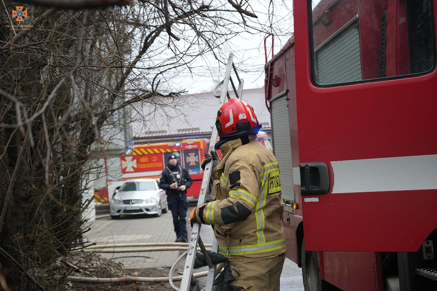 В Ужгороді гасили пожежу в будинку, який вже горів на тому тижні (ФОТО)