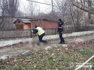 На вулиці знайшли мертвим військового: його по-звірячому вбили невідомі (ФОТО, ВІДЕО)