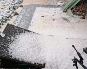 У сусідній із Закарпаттям області випав сильний град