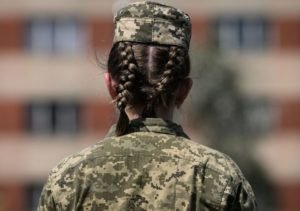 На Закарпатті жінку судили за ухилення від військового обліку: який вирок