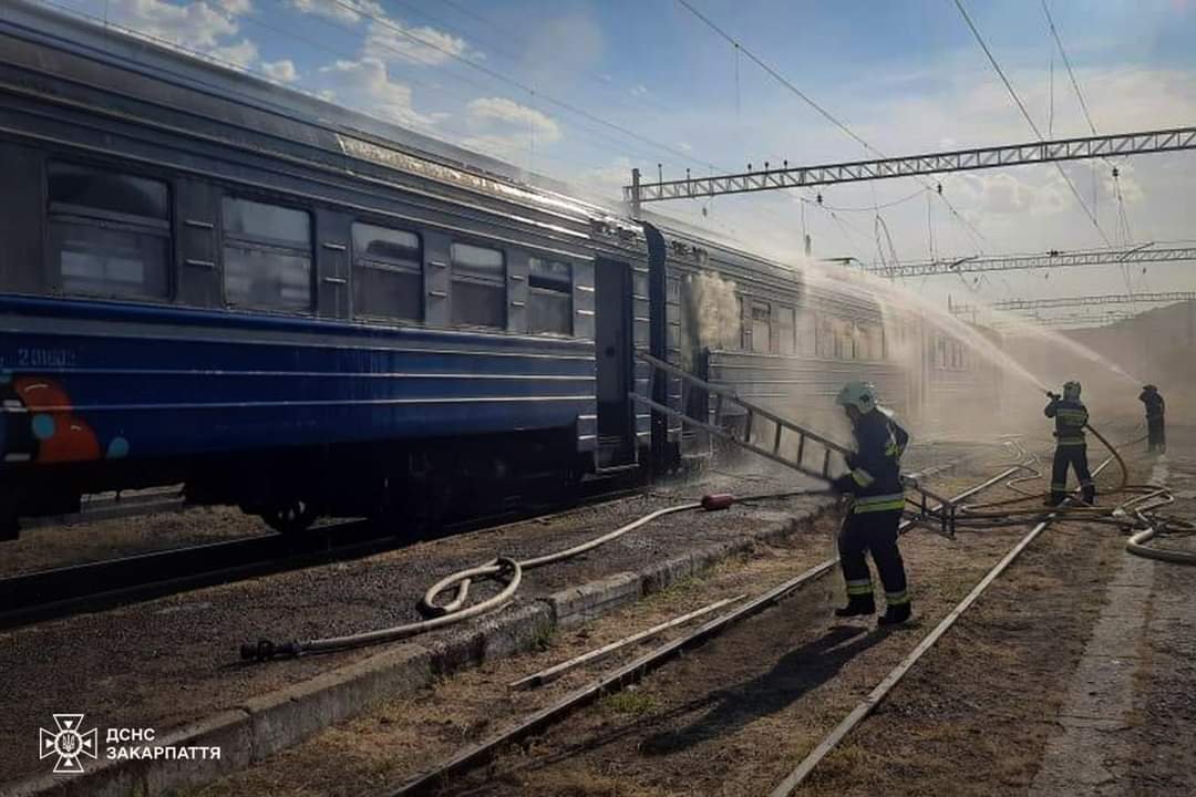 Вогнеборці Ужгородщини ліквідували пожежу в потязі