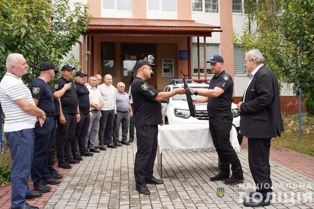 На Закарпатті до несення служби приступили ще два поліцейські офіцери громади