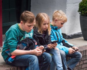 Увага! На Закарпатті діти грають у небезпечну гру "Біжи або помри" (ВІДЕО)