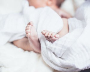 На Закарпатті 17-річна породілля народила сина у кареті швидкої