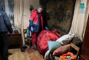 У селі  чоловік відрубав сокирою кисть руки своєму гостю (ФОТО)