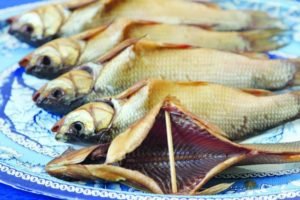 Подружжя з’їло сушену рибу й опинилося у реанімації