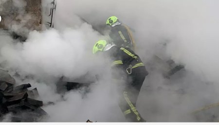 У Сваляві ледь не згорів будинок: рятувальники врятували господаря та оселю