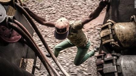 Чому діти, підлітки стали частіше розважатися, вилізши для ефектних селфі на залізничні вагони?