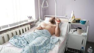 Воїн із Хуста Василь Раняк, що втратив ноги від дрона, відновлюється у Вінниці та мріє про Хустський замок