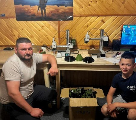 Нескорений дух: Ветеран з Рахівщини разом із сином виготовляють унікальні деталі для дронів ЗСУ (ФОТО)