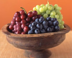 Який виноград корисніший: білий, зелений, червоний чи синій