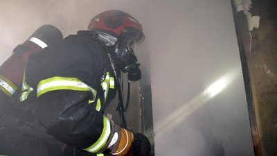 В Ужгороді горіла квартира у багатоповерхівці- подробиці від рятувальників