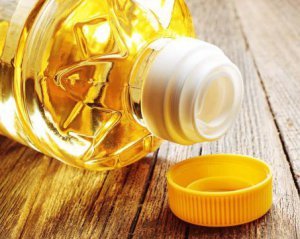 Лайфхак для кухні: Як миттєво перевірити якість соняшникової олії за допомогою солі