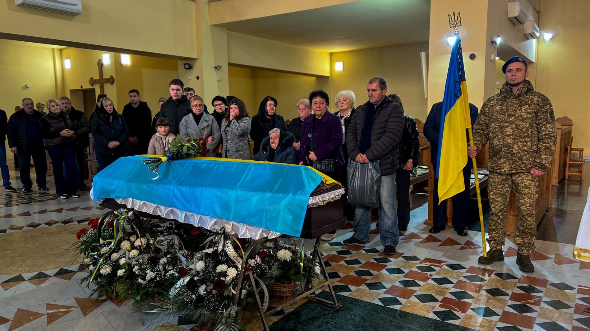 У Мукачеві прощалися з бійцем Нацгвардії Юрієм Дешком