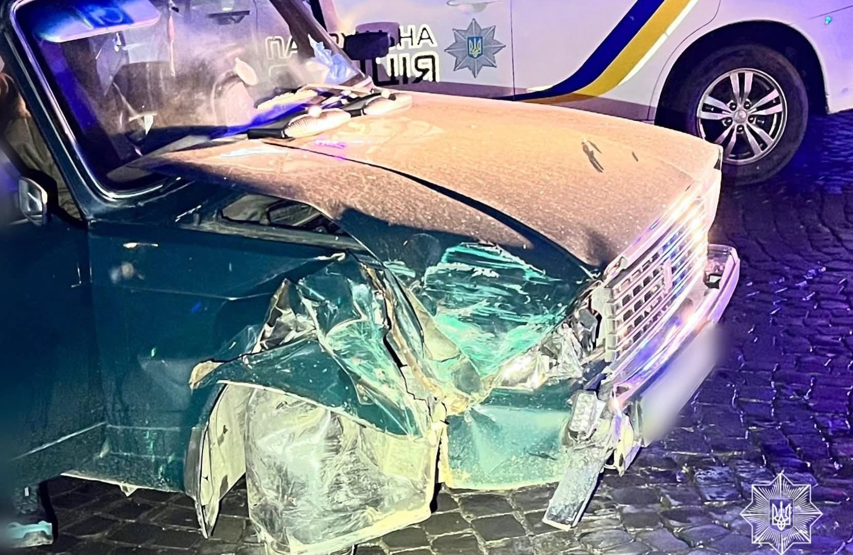 П'яна таємниця нічного Ужгорода: Водій «Жигулів» відкрив сезон аварій та «Закрив» собі дорогу