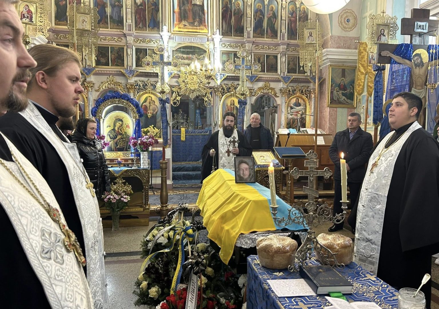 Закарпаття попрощалося з Героєм: На Мукачівщині провели в останню путь загиблого захисника