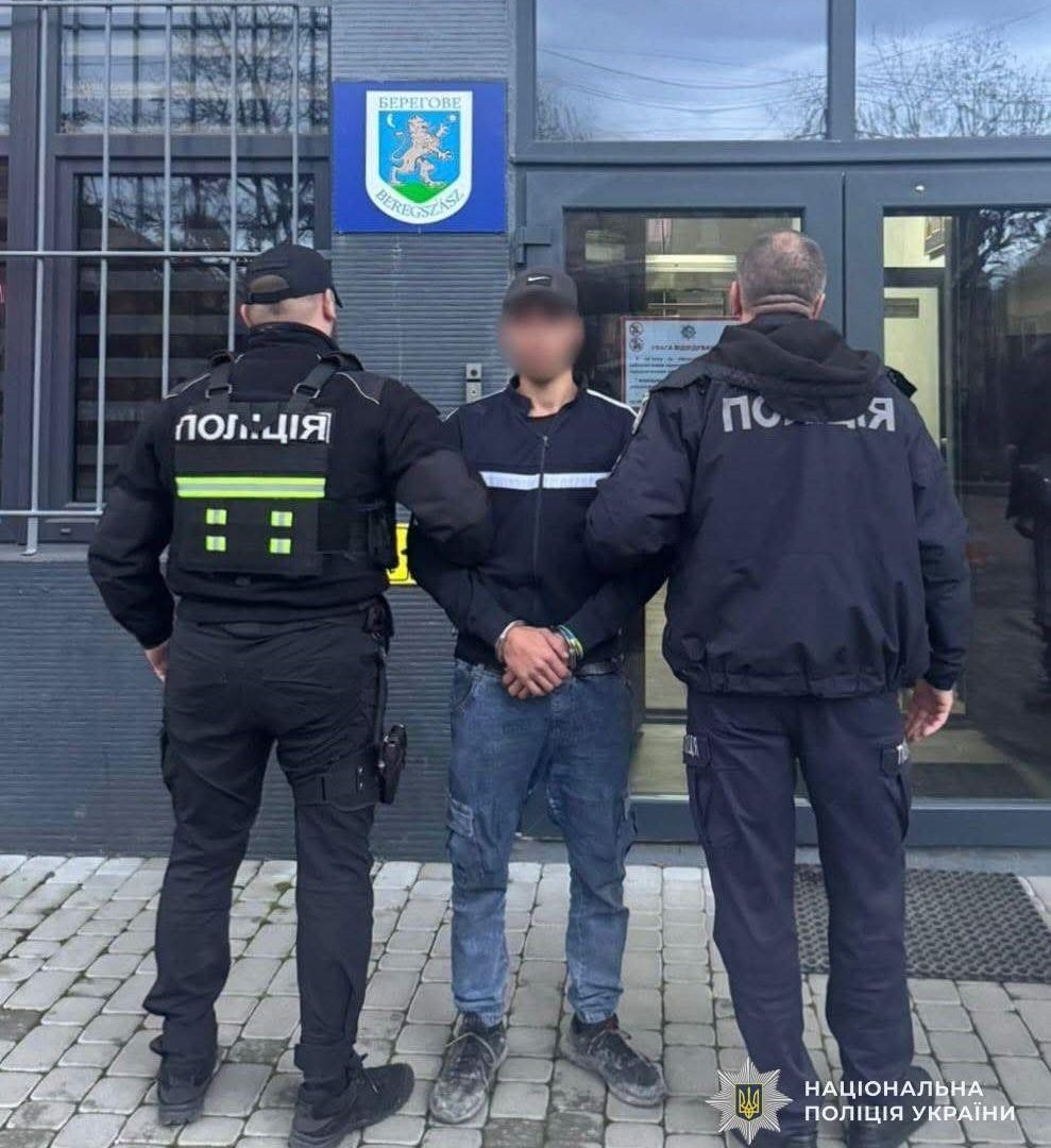 У Берегові поліція затримала крадія, який обікрав будинок пенсіонерки