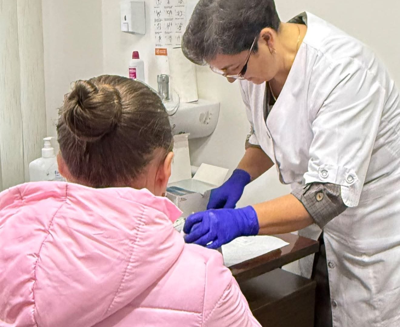 Іза розпочала швидке тестування на гепатит А: першими перевіряють школярів та педагогів