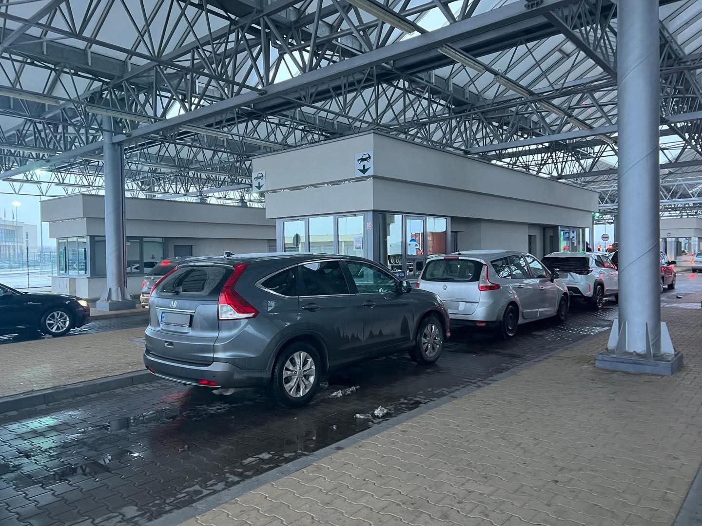 Прикордонний пульс: 72 тисячі осіб перетнули західний кордон України за добу. Аналіз ключових тенденцій