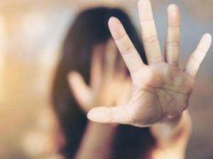 Суд оштрафував закарпатку за бійку її доньки у школі