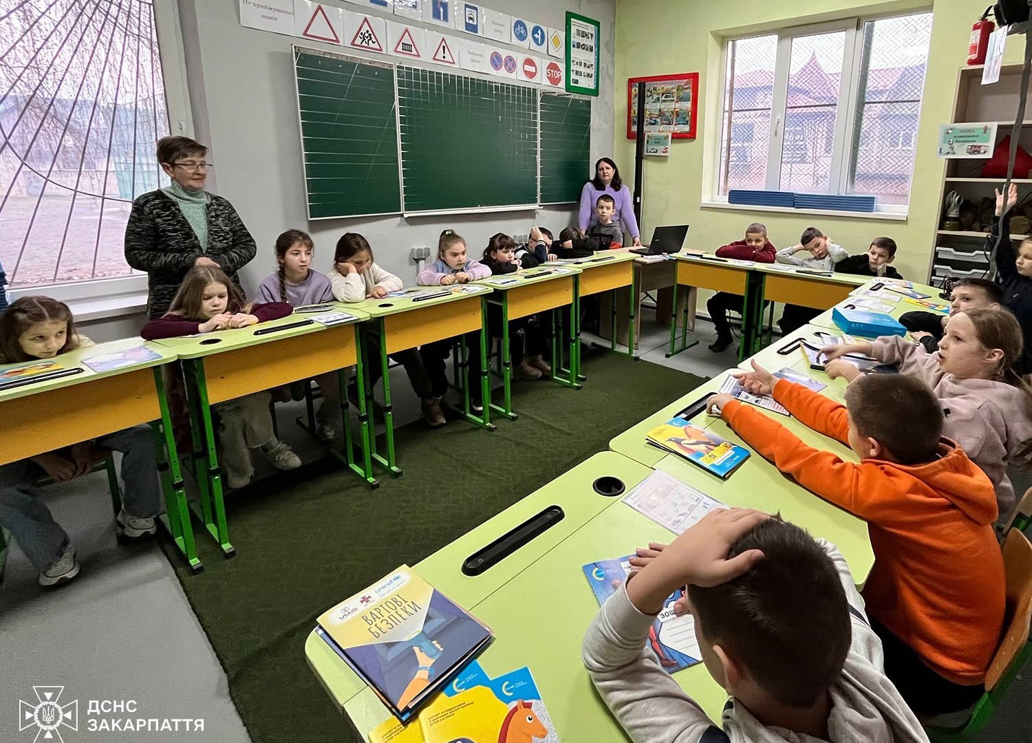 У Рахові та Берегівщині відкрили класи безпеки для школярів