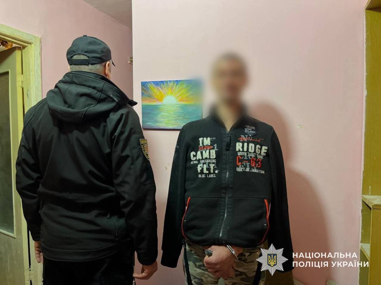 Мукачево: поліція затримала озброєного чоловіка, який відкрив стрілянину в багатоповерхівці