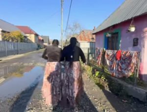 Де осіли шатрові цигани – найбільше ромське поселення Закарпаття (ВІДЕО)