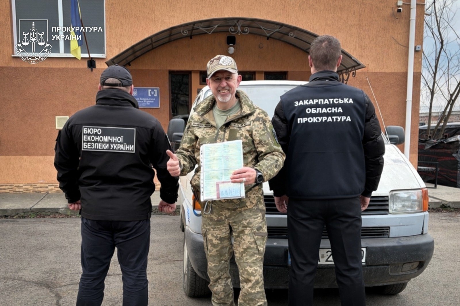 На Закарпатті передали ЗСУ конфісковані автомобілі та саморобні дрони, вилучені під час спроби контрабанди