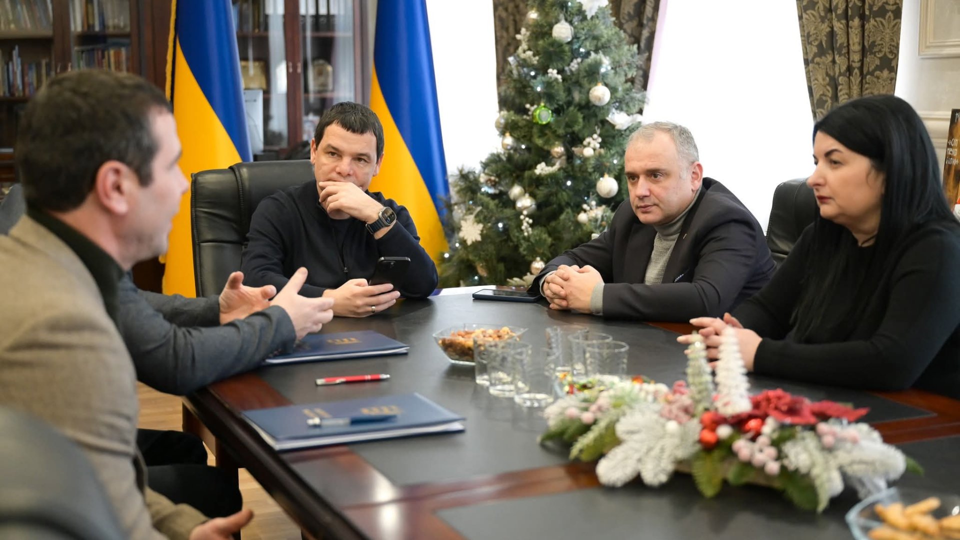 ​На Закарпатті розвивають професійну освіту: підписано нові контракти з керівниками коледжів Сваляви та Хуста