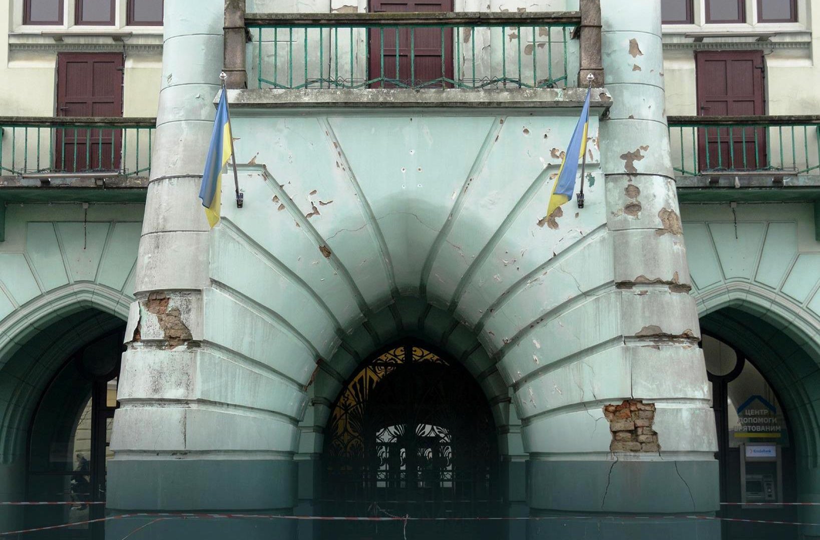 Ратуша в руїнах: Чому символ Мукачева розсипається на очах, поки мерія розводить руками?
