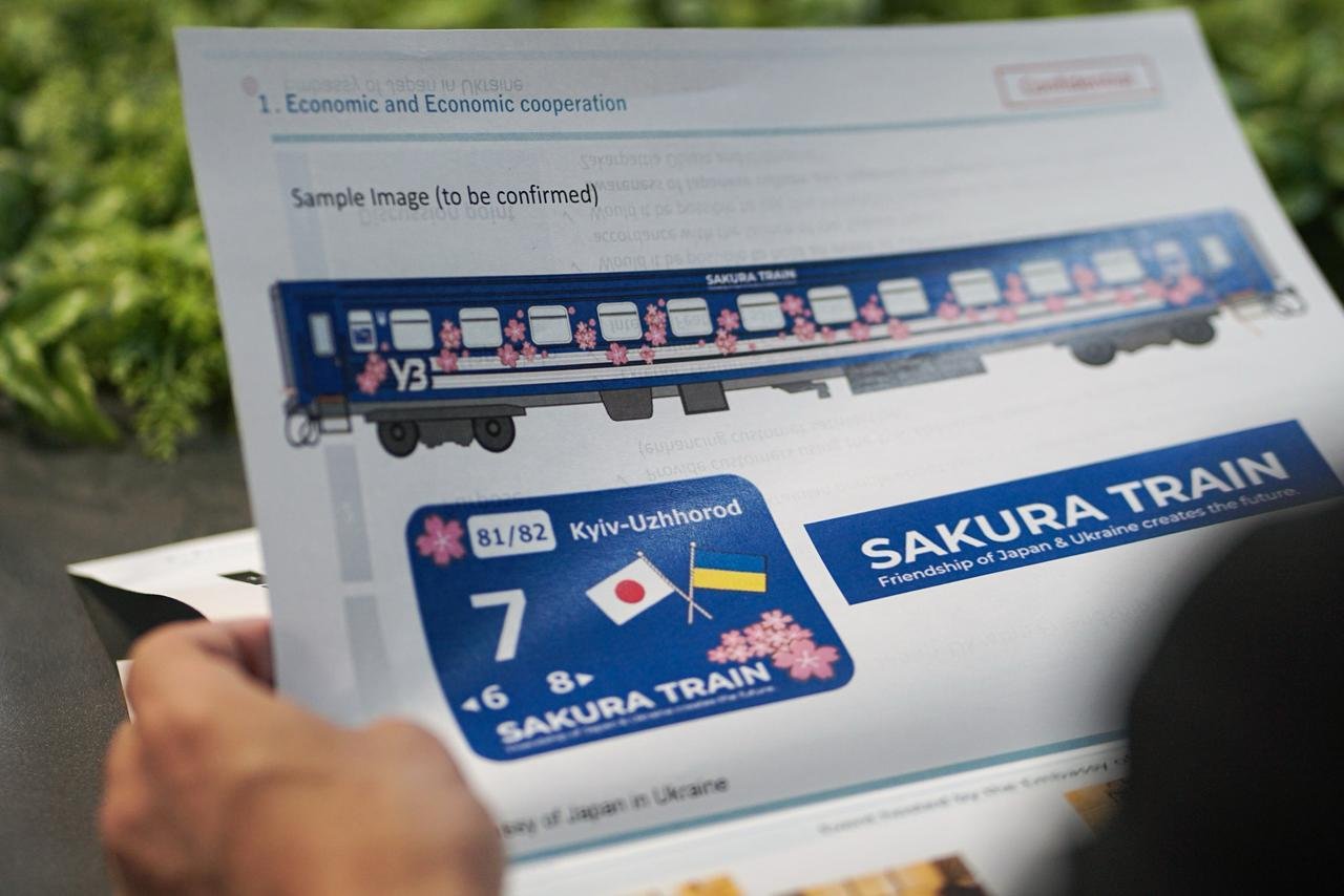 «Sakura Train» прямує на Закарпаття: символ дружби та весняного цвітіння з’єднає Київ і Ужгород