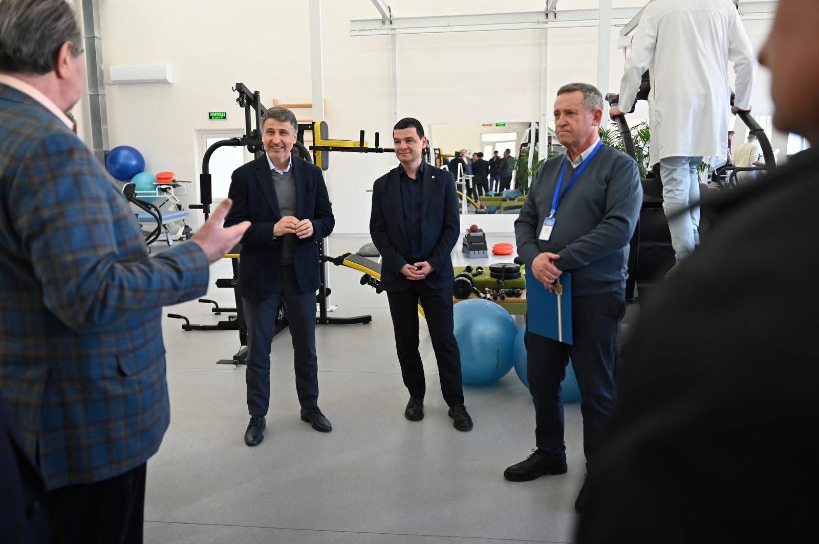 Лікарні Закарпаття отримали нове реабілітаційне обладнання від американських благодійників