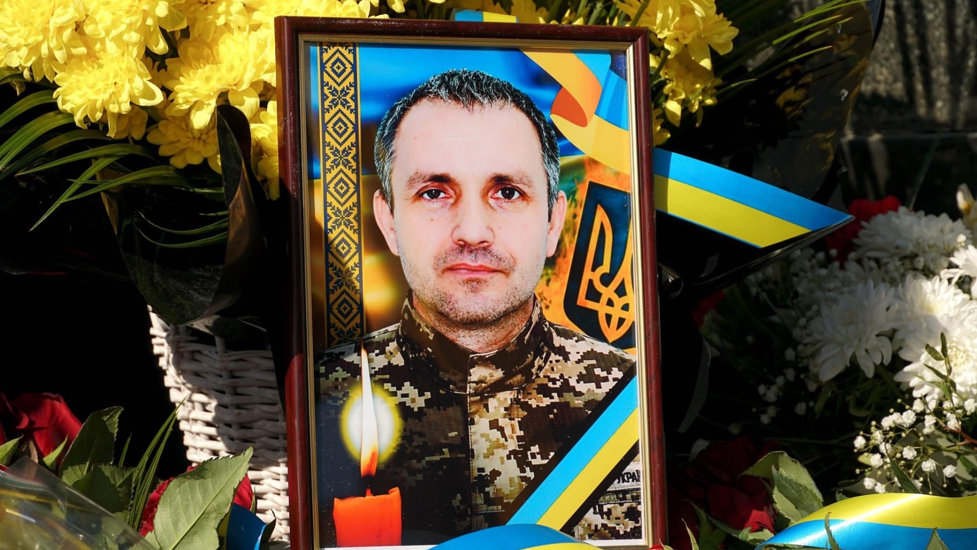 В Ужгороді попрощалися із загиблим сапером Андрієм Жабським