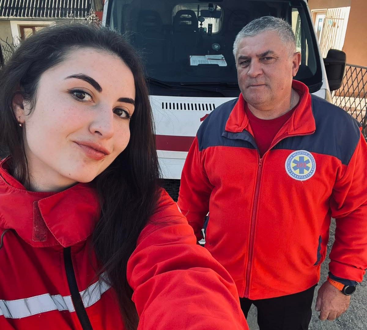 ​«Садова» небезпека: на Рахівщині чоловік отримав важку травму бензопилою