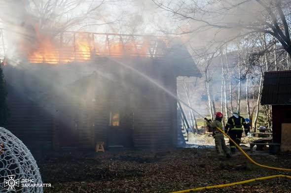 Пожежа Ужгородщина: фатальна П’ятниця 13-те ледь не спопелила село Холмець
