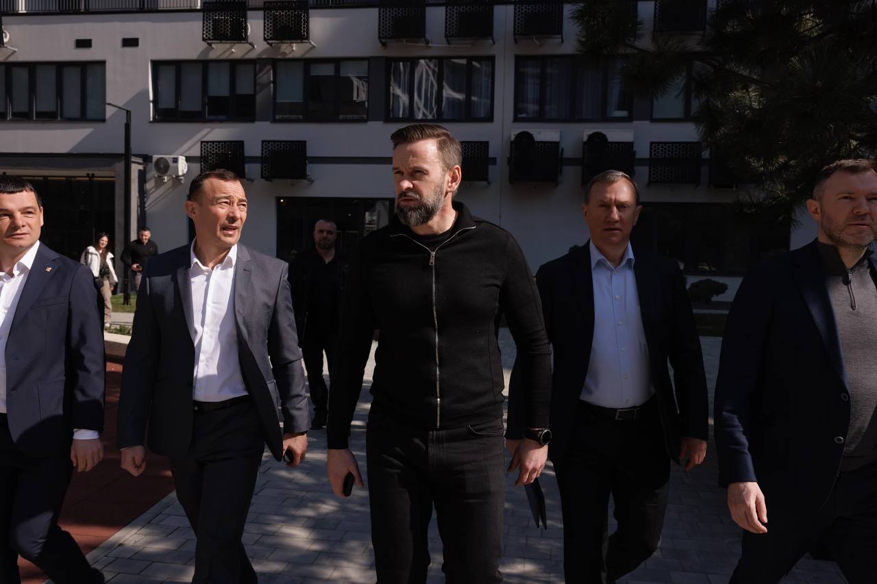 Віктор Микита: Житло для ветеранів в Ужгороді передали героям Василю Митраку та Тарасу Ріжніву