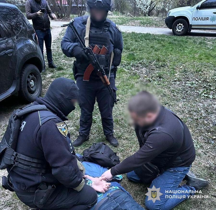 Затримання «на гарячому»: на Закарпатті за добу викрили двох наркоторговців