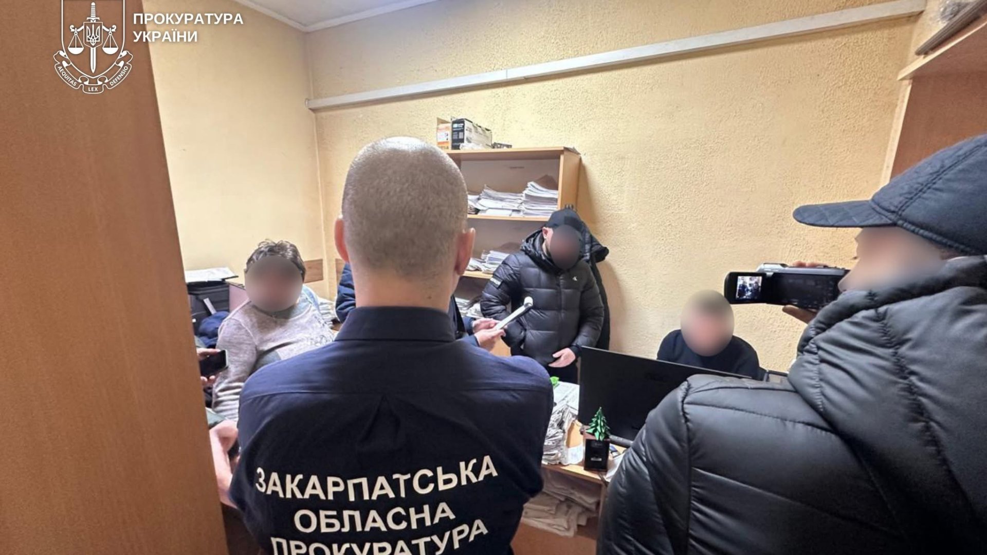 10 тисяч за “швидке рішення”: на Закарпатті викрили схему в ДВС — справу вже передали до суду