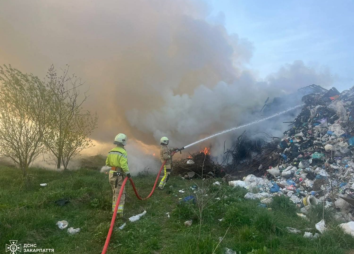 Екологічна бомба під Тересвою: пожежа на сміттєзвалищі ледь не переросла у масштабну катастрофу